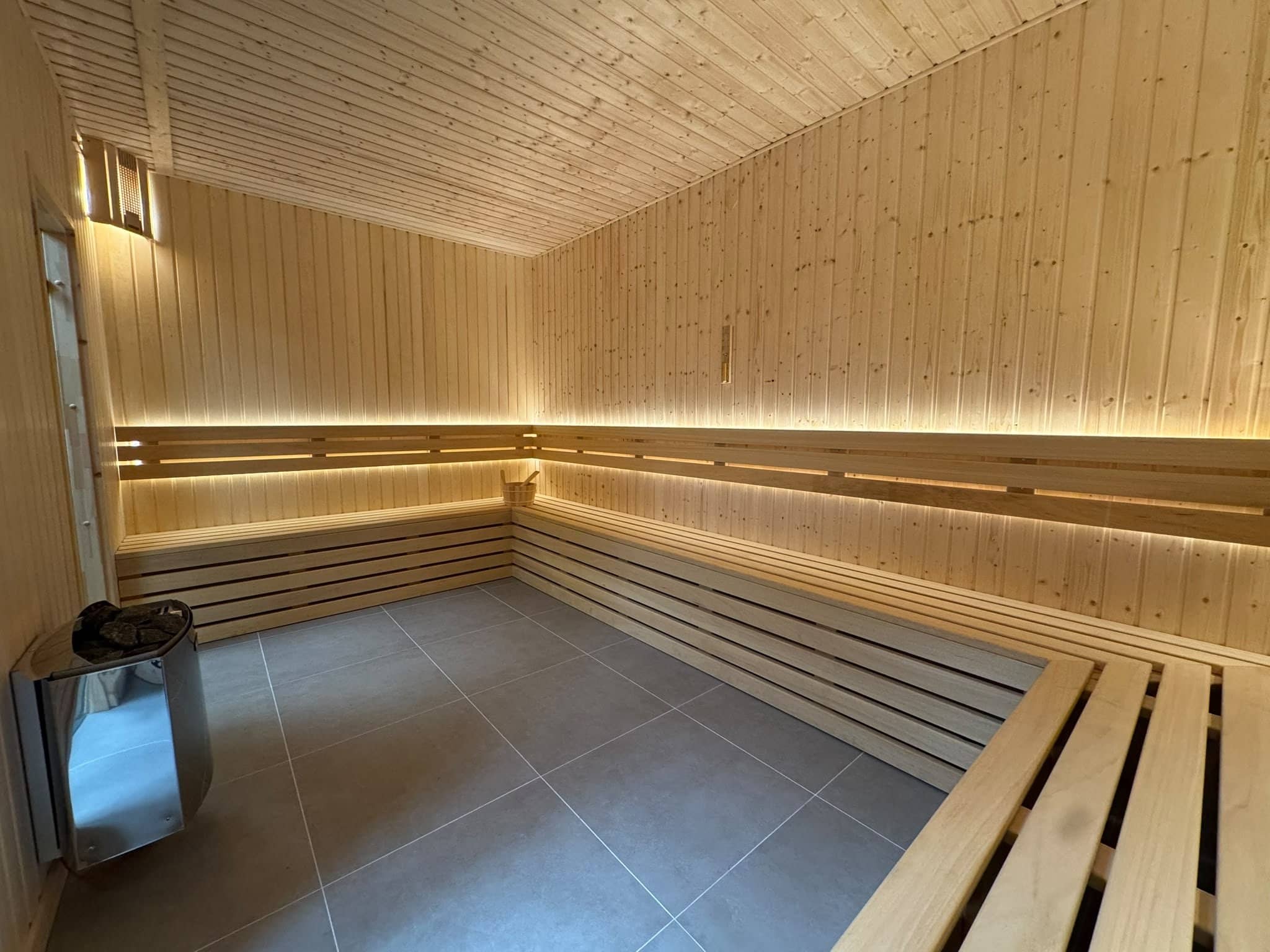 Sauna mit LED-Beleuchtung